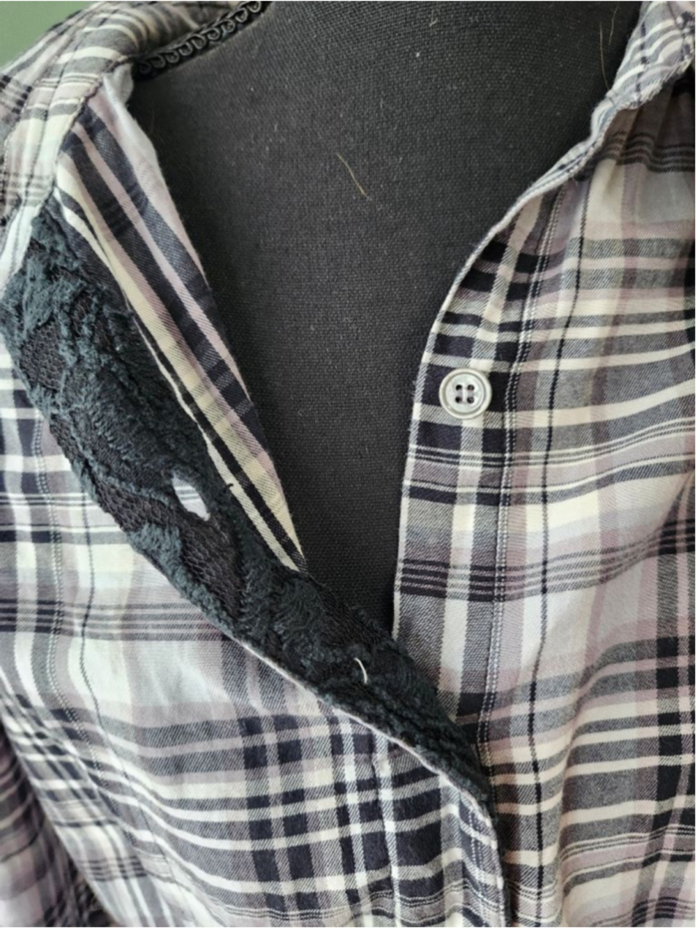 Sunset Rd. Plaid Button Down Shirt with Lace Accents Size 12 Black White - Picture 6 of 6